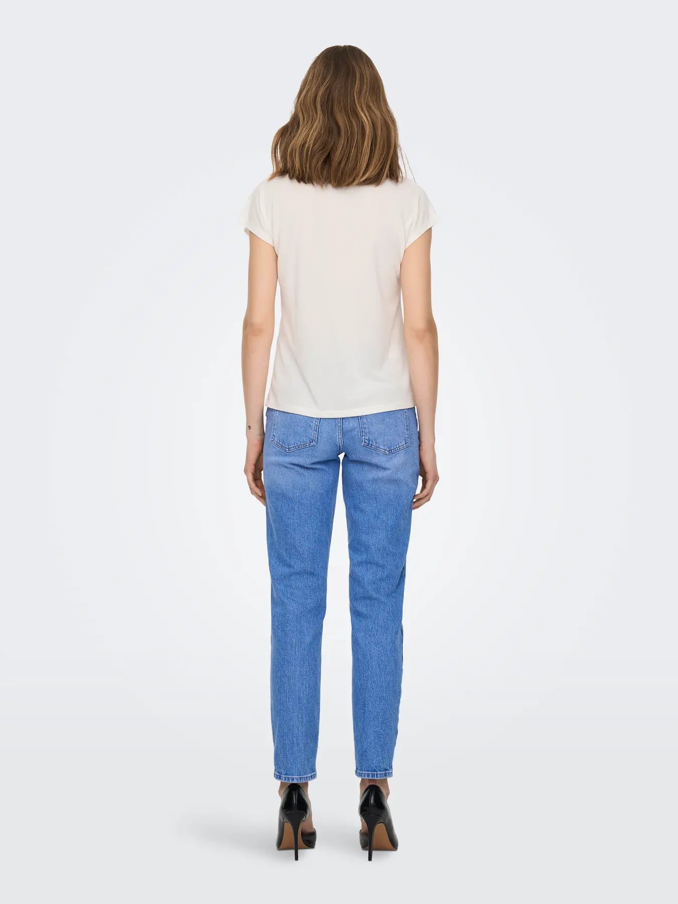 T-SHIRT DECOTE EM V