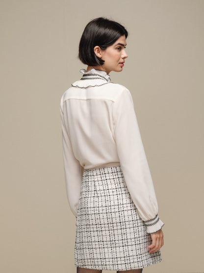 BLUSA COM GOLA E PUNHOS FRANZIDOS E ELÁSTICOS