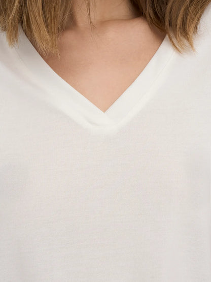T-SHIRT DECOTE EM V